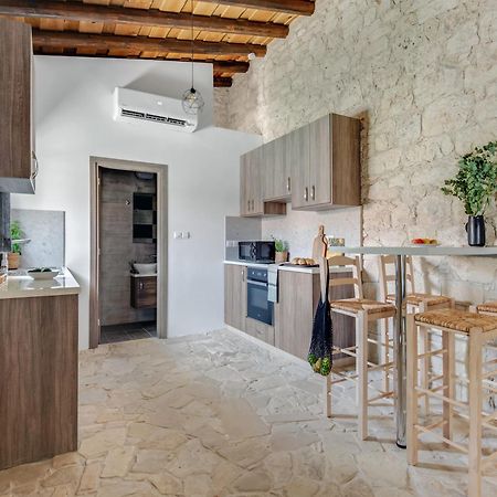 Sanders Andre Marie Apartment Vasa Kilaniou Bagian luar foto